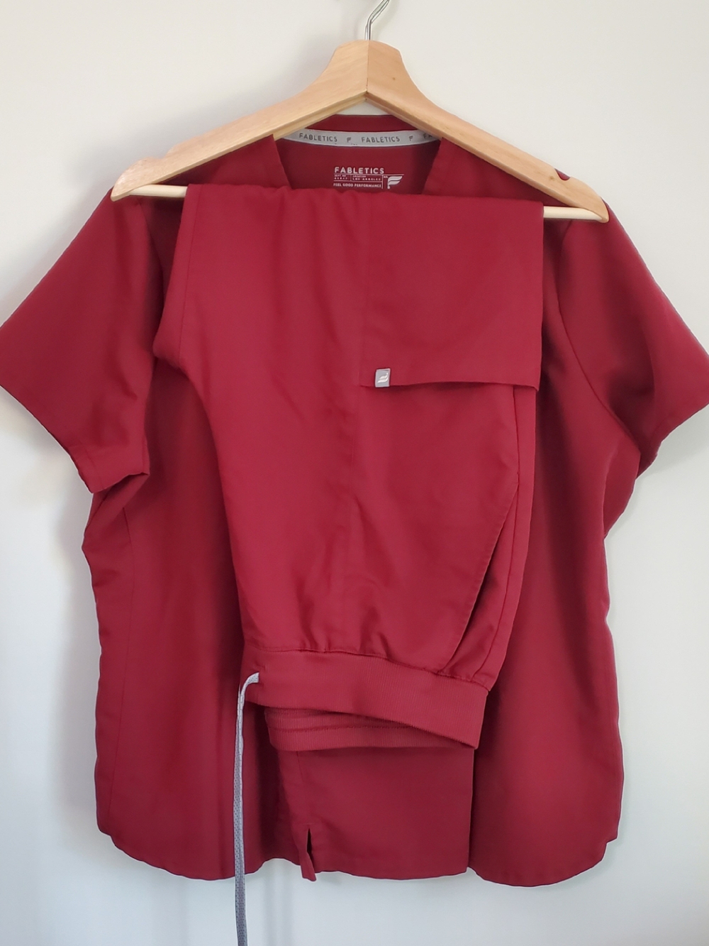 Fabletics Women's Scrub Set XL TALL Burgundy V-Neck Drawstring Pants EUC